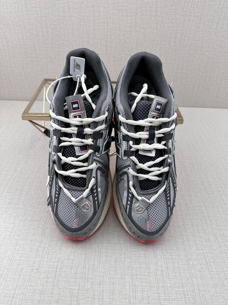 New Balance M1906 view