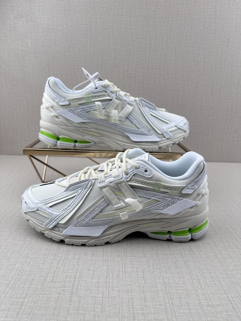 New Balance M1906 view
