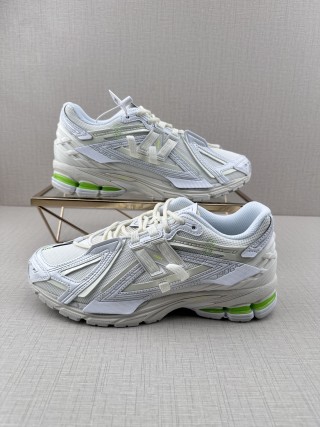 New Balance M1906 view 4