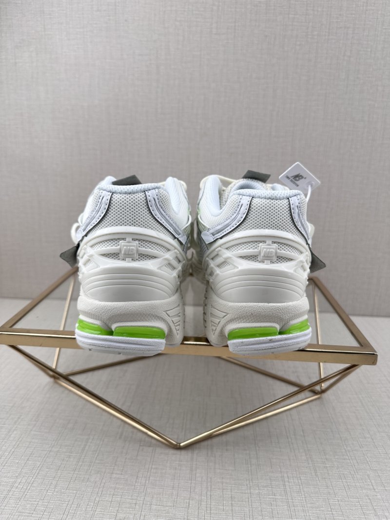 New Balance M1906 view