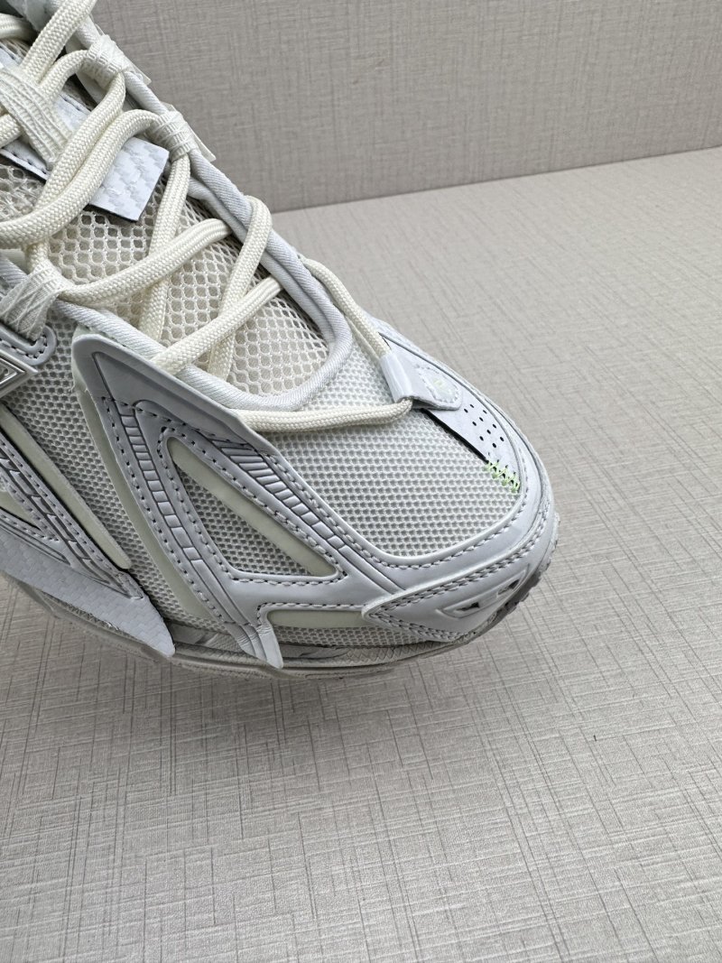 New Balance M1906 view