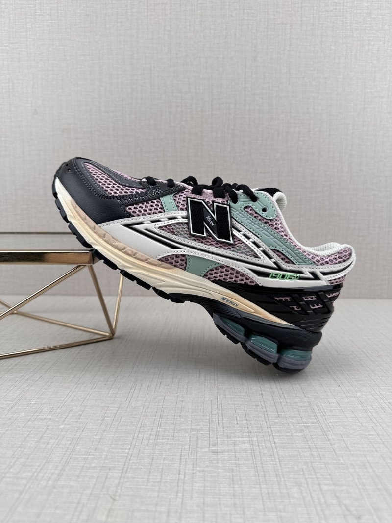 New Balance M1906