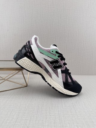 New Balance M1906 view 2