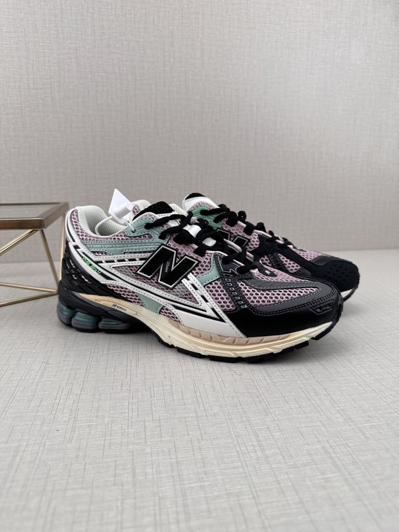 New Balance M1906 view