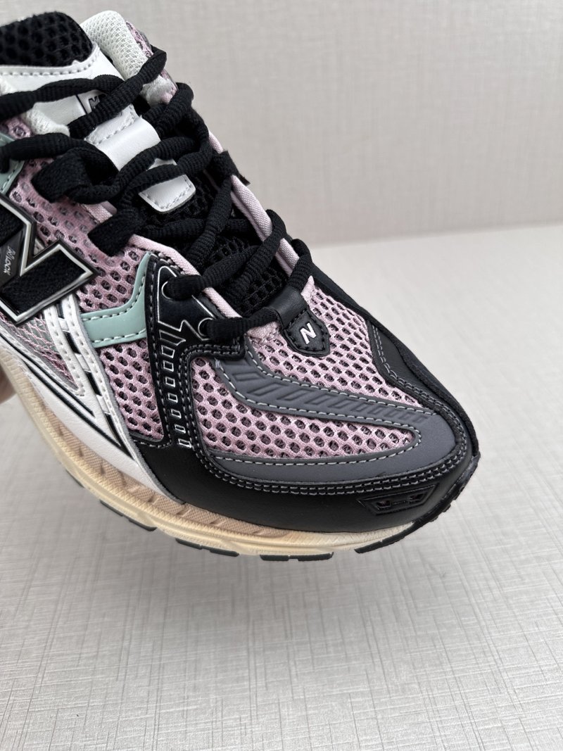 New Balance M1906 view