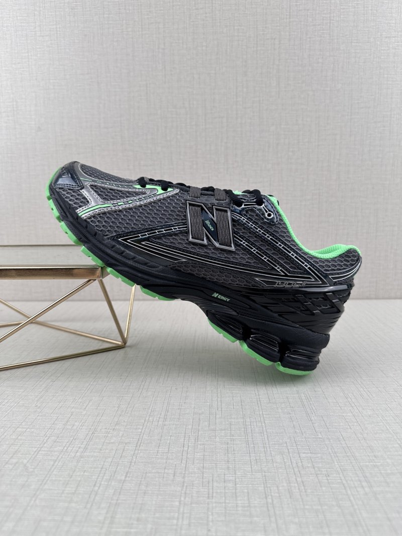 New Balance M1906