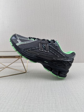 New Balance M1906