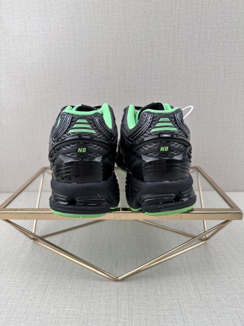 New Balance M1906 view