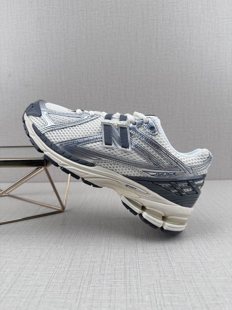 New Balance M1906