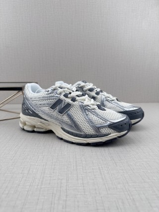 New Balance M1906 view 3