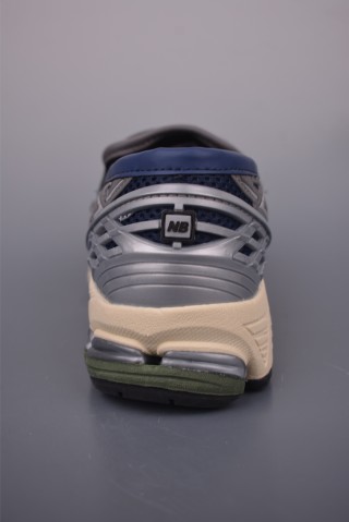 New Balance M1906 Loafer view 4