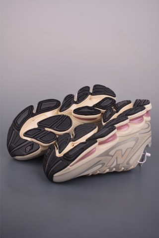 New Balance M2000 view 3