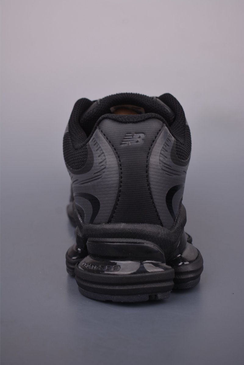 New Balance M2000 view