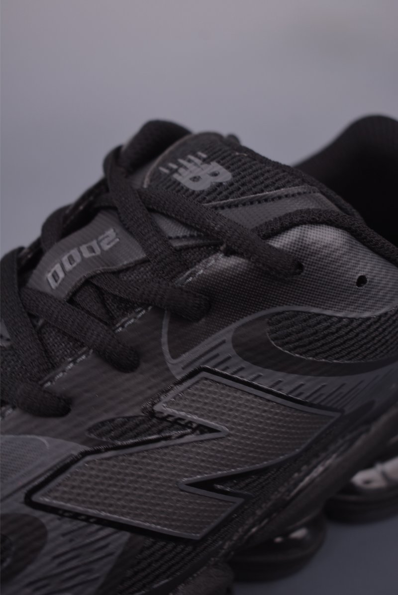 New Balance M2000 view