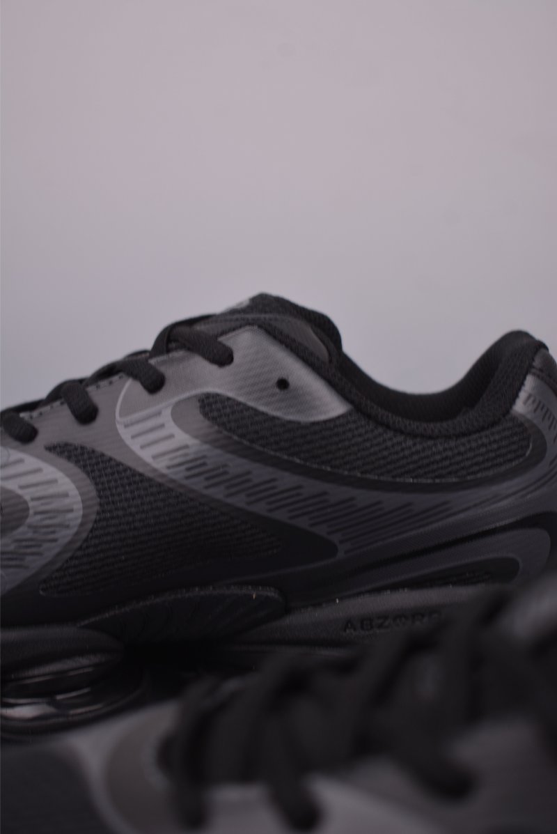 New Balance M2000 view