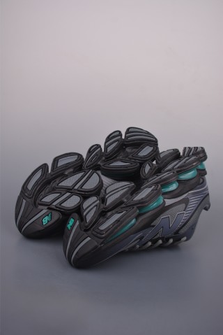New Balance M2000 view 3