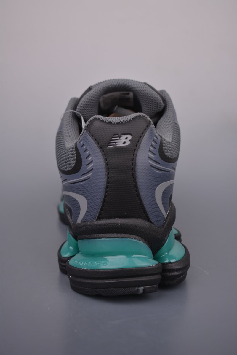 New Balance M2000 view