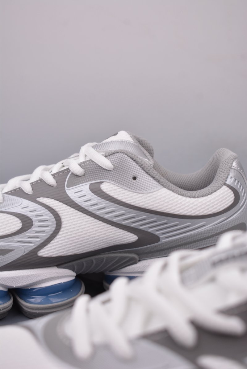New Balance M2000 view