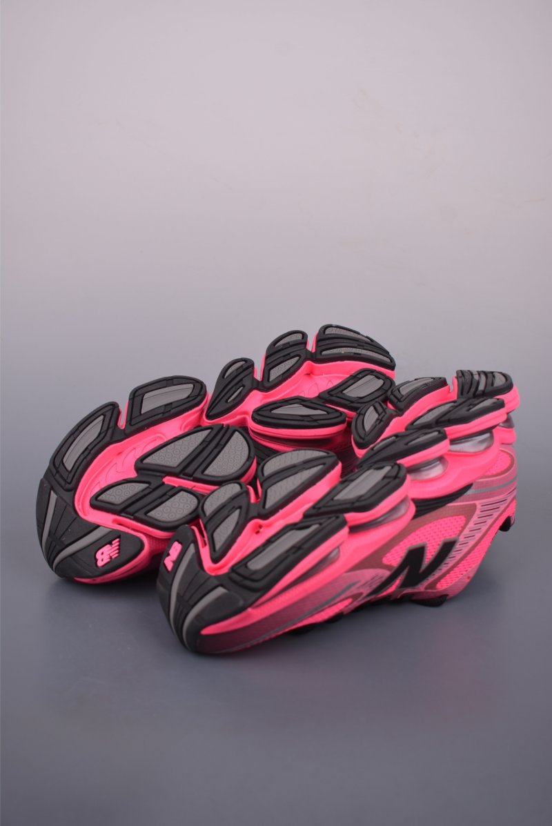 New Balance M2000 view