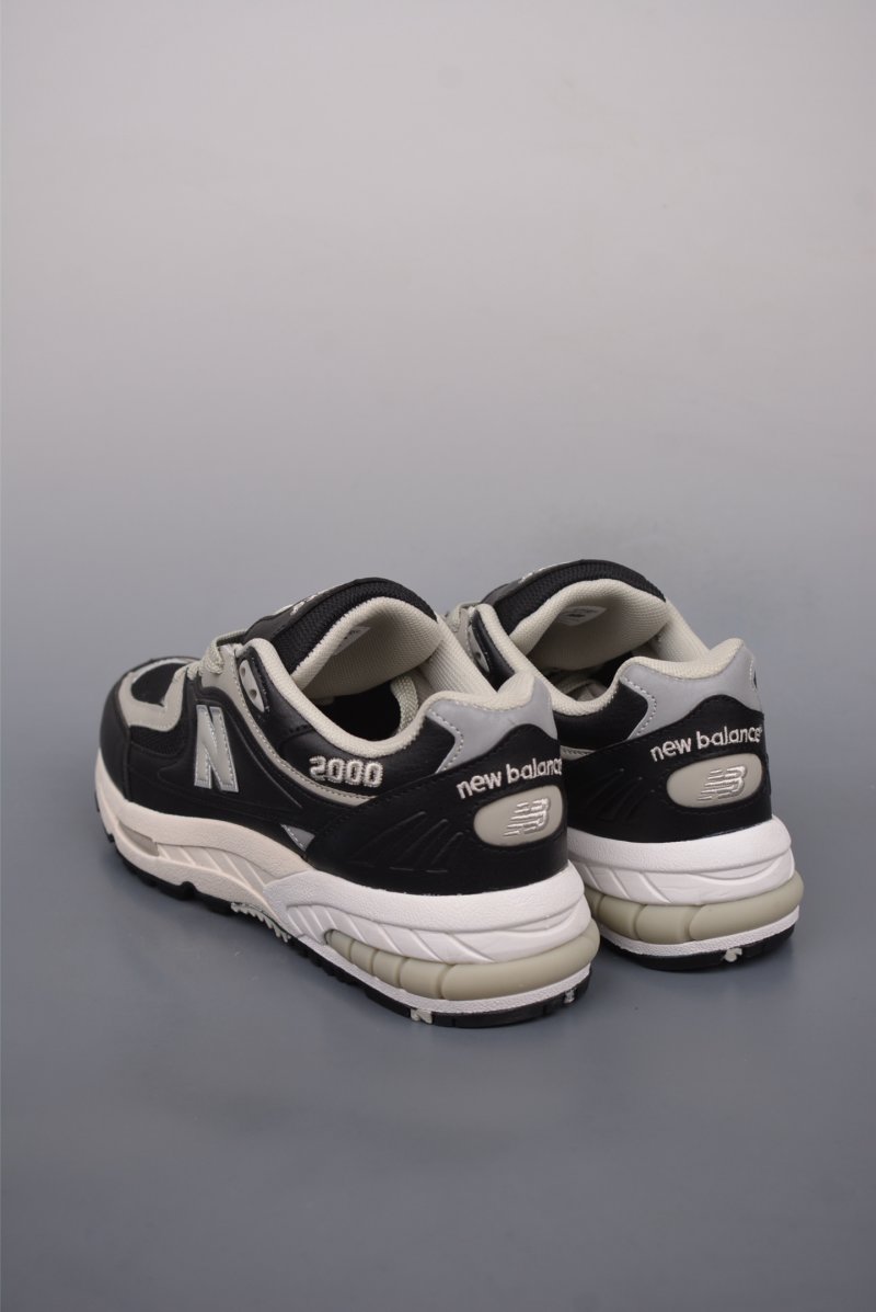 New Balance M2000 view