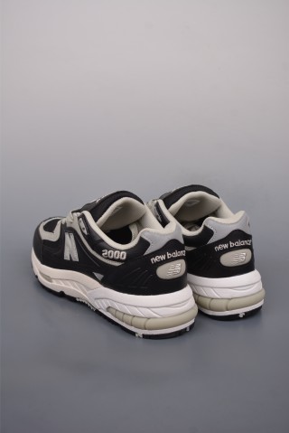 New Balance M2000 view 2