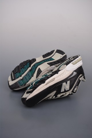 New Balance M2000 view 3