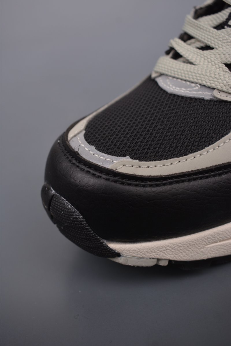 New Balance M2000 view