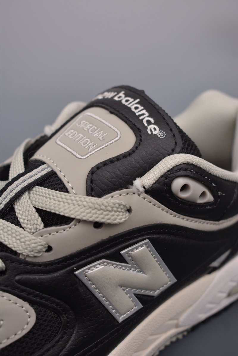 New Balance M2000 view