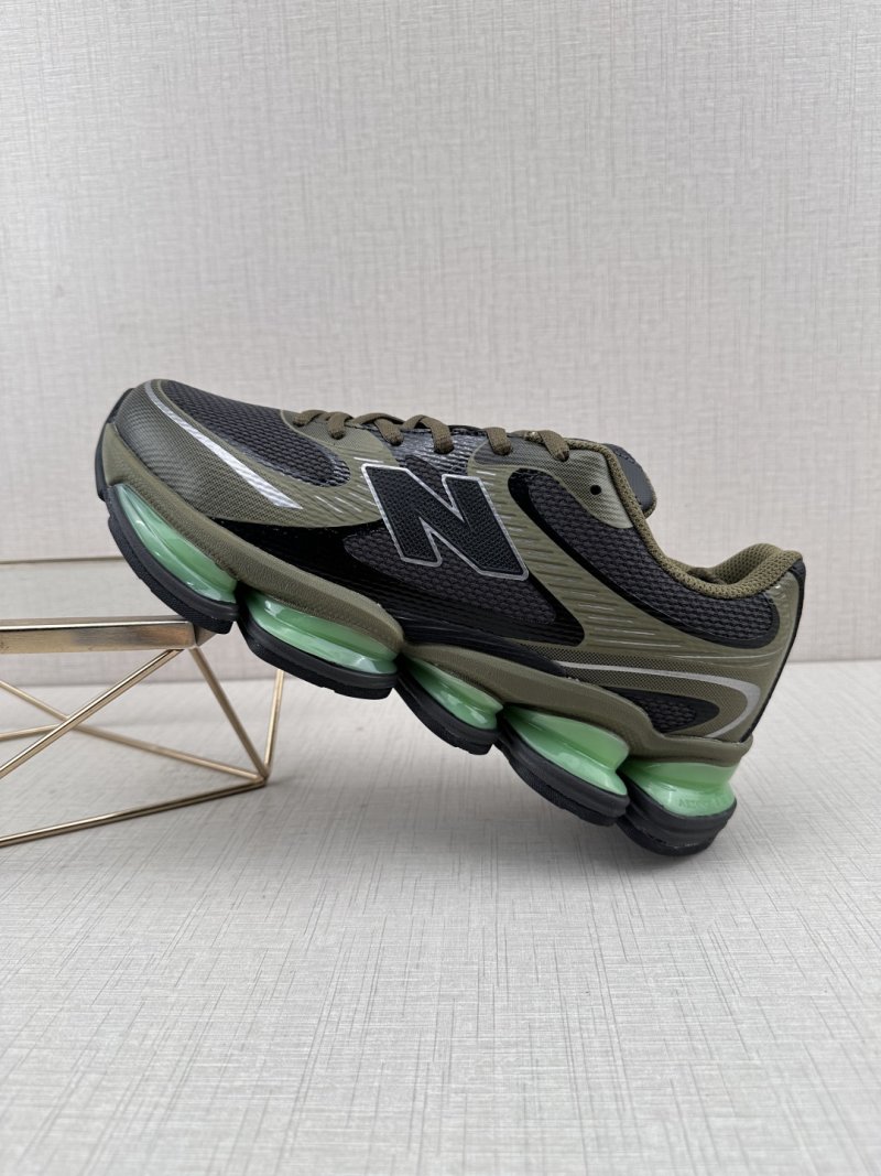 New Balance M2000