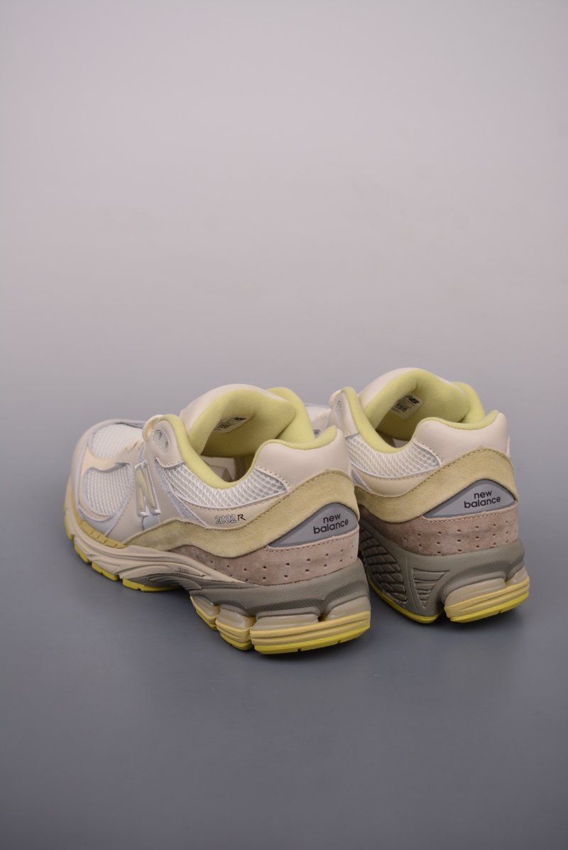 Auralee X New Balance 2002R view