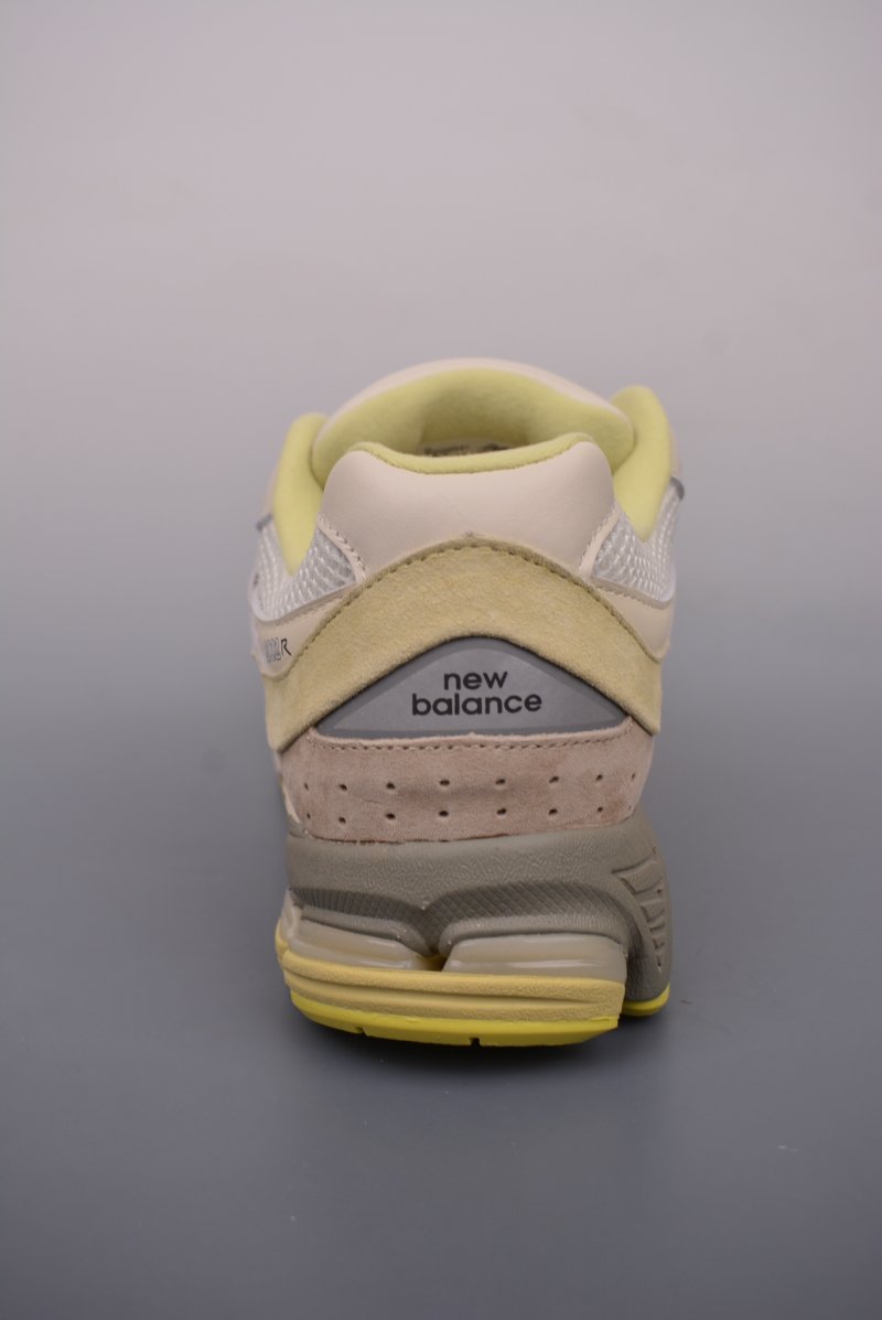 Auralee X New Balance 2002R view