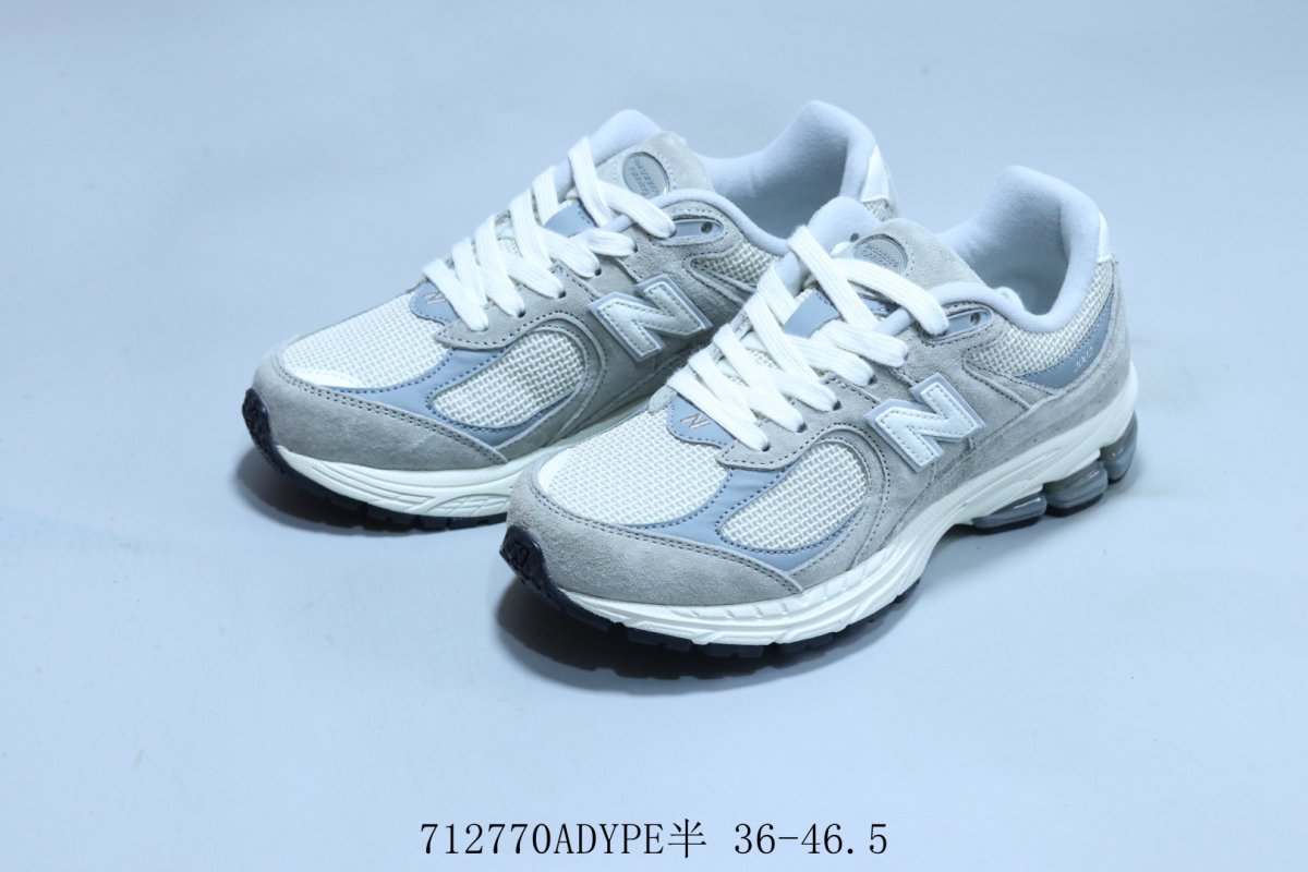 New Balance ML2002 view