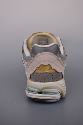 New Balance 2002R view 4