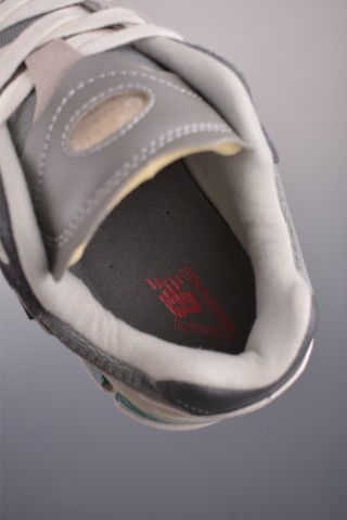New Balance 2002R view 9