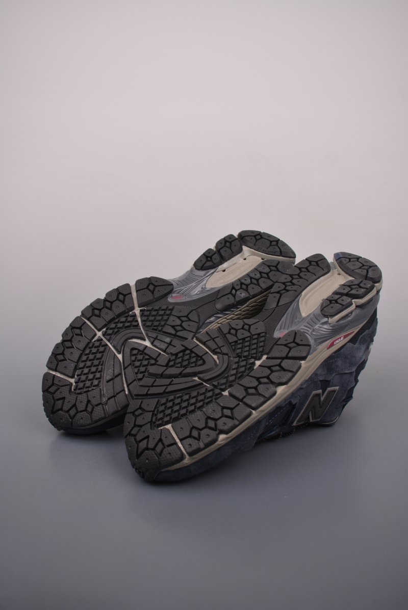 New Balance 2002R view