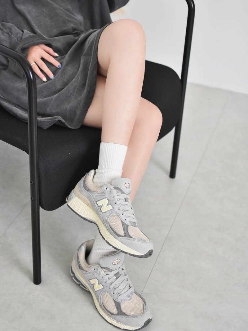 New Balance 2002R 'Rice Grey' view