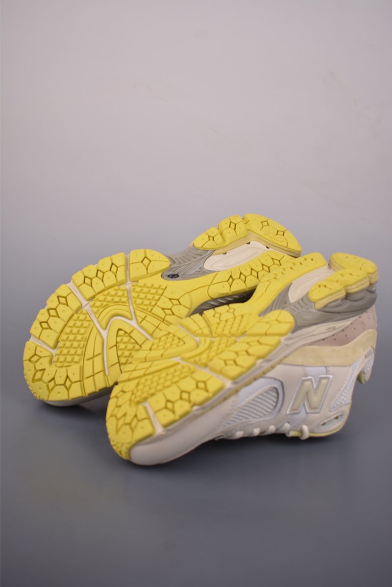 New Balance 2002R view