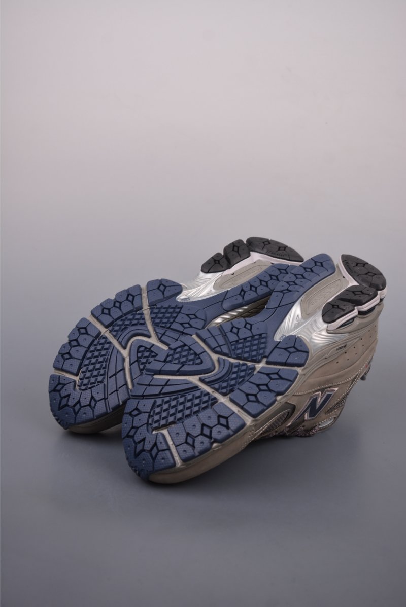 New Balance 2002R view