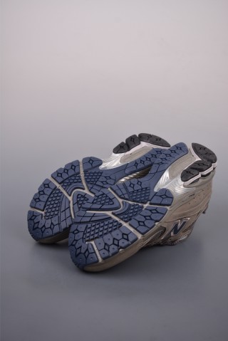 New Balance 2002R view 3