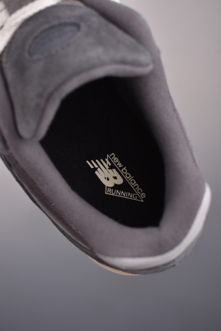 New Balance 2002R view 18
