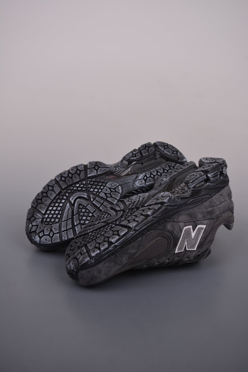 New Balance 2002R view