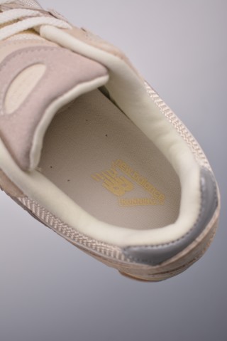New Balance 2002R view 9