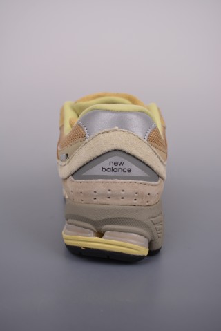 New Balance 2002R view 4