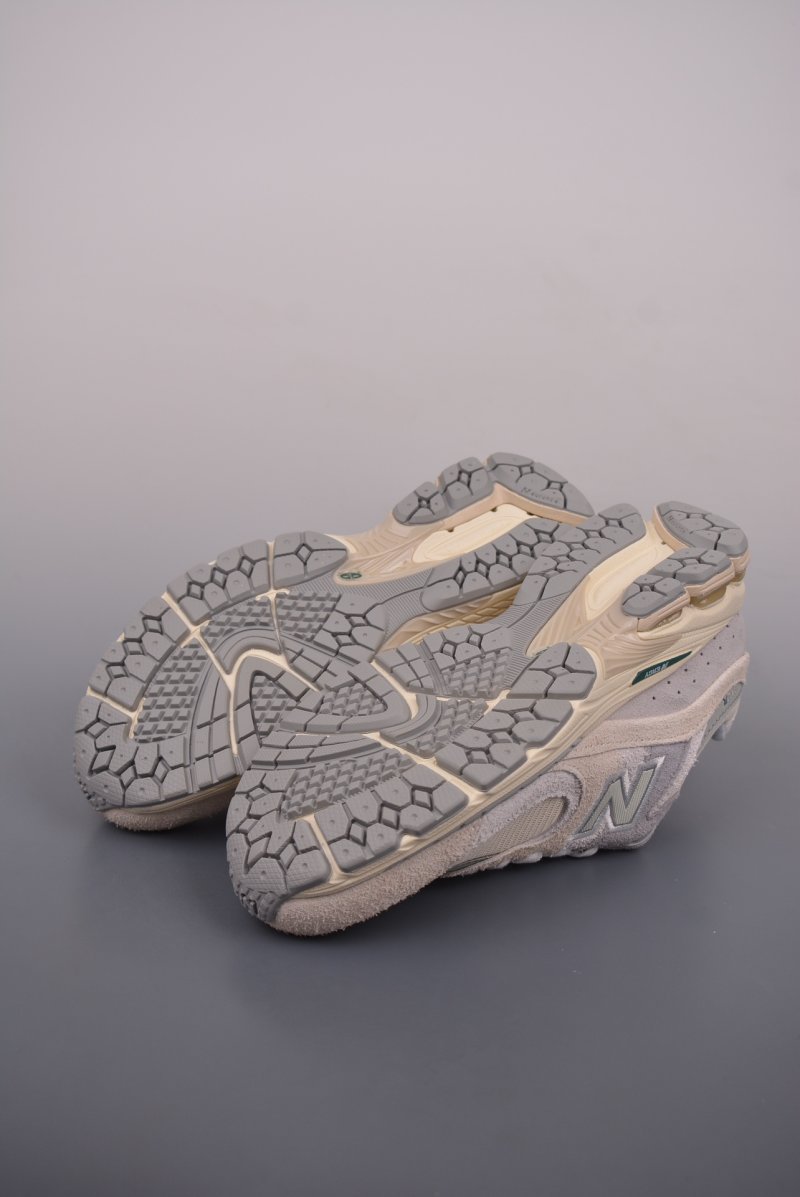 New Balance 2002R view