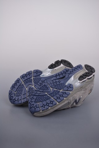 New Balance 2002R view 3