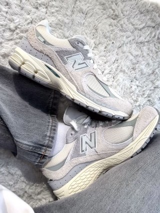 New Balance 2002R view 4