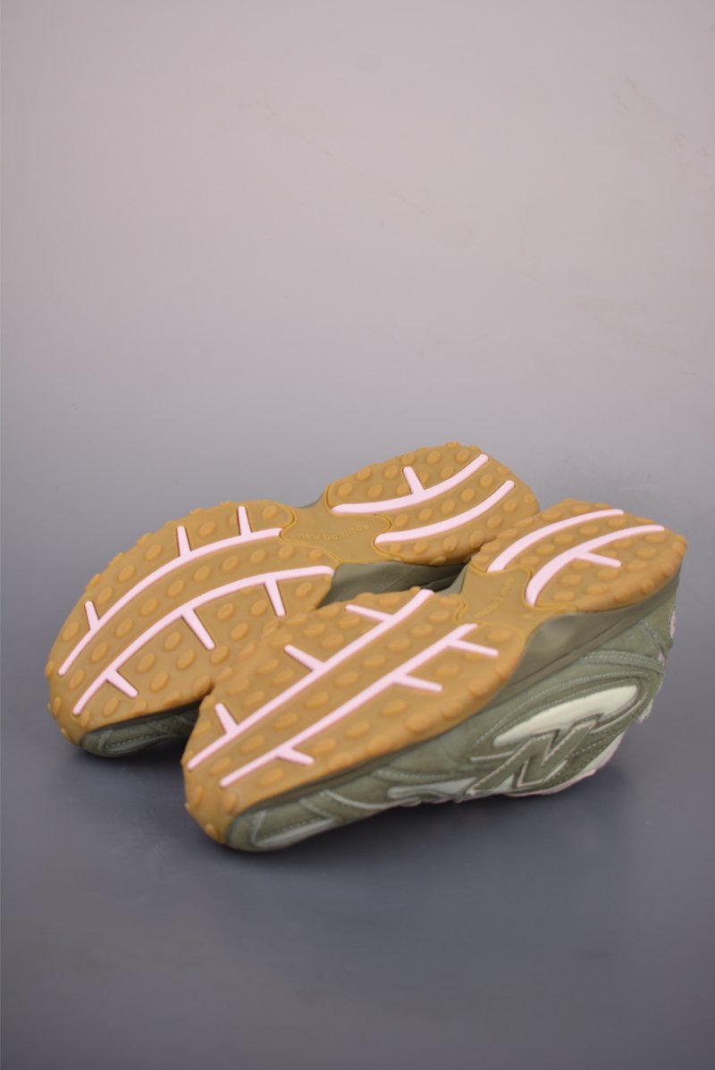 New Balance 204L view