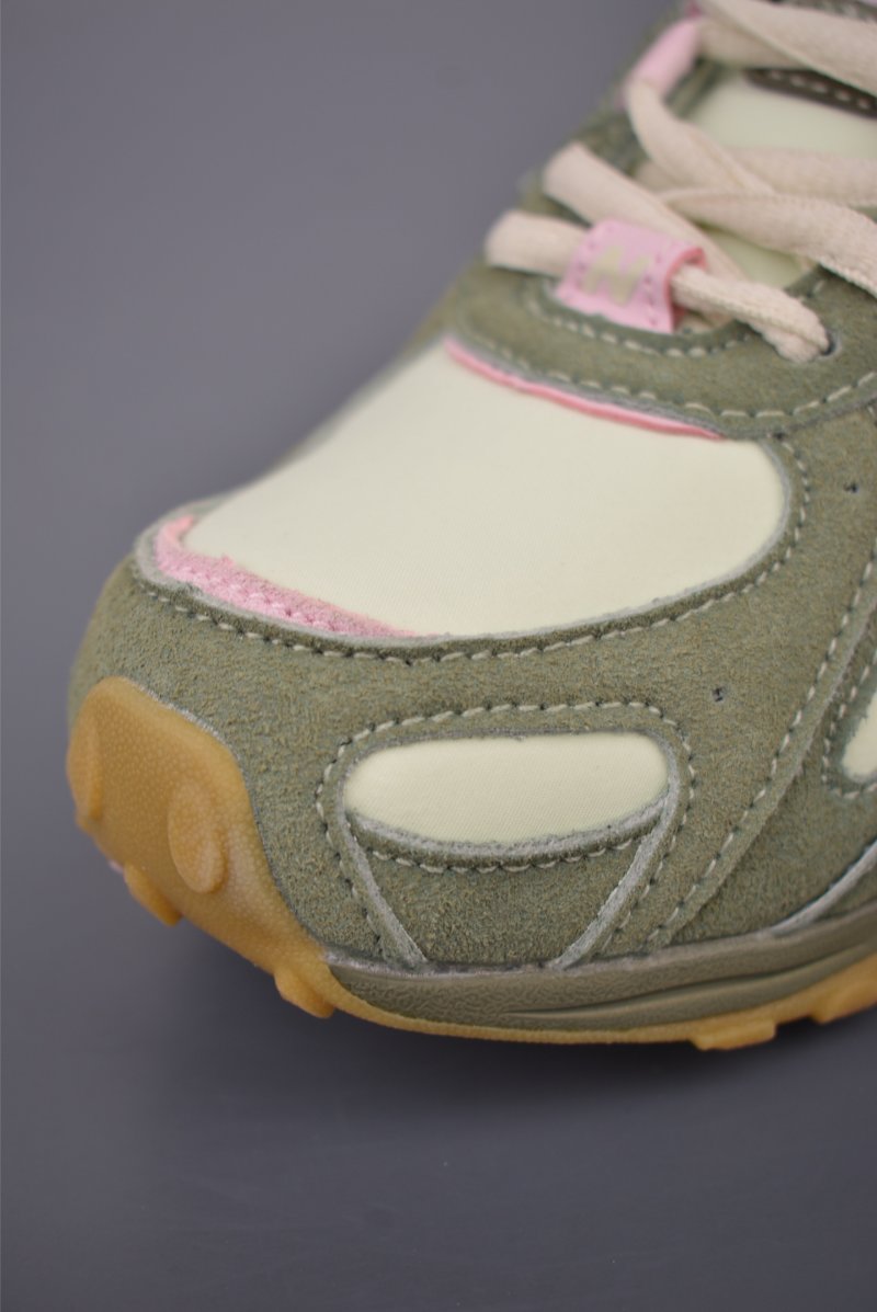 New Balance 204L view