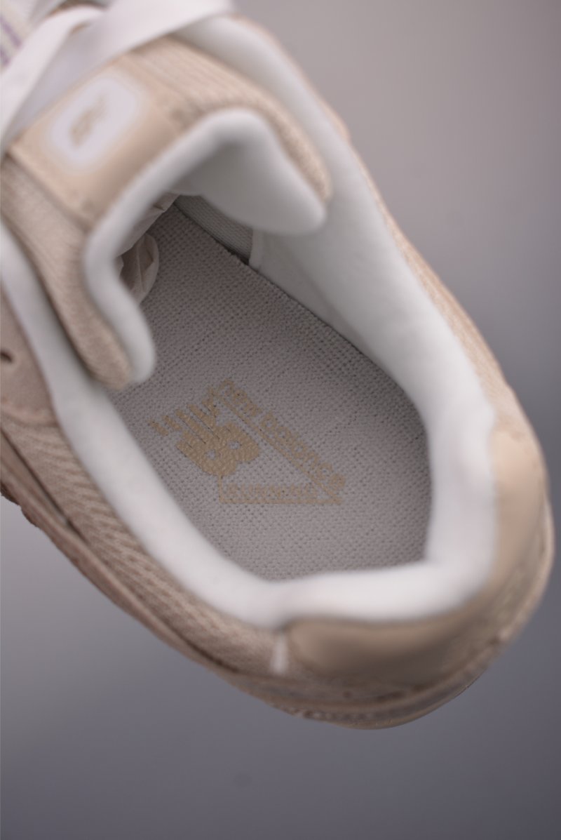 New Balance 204L view