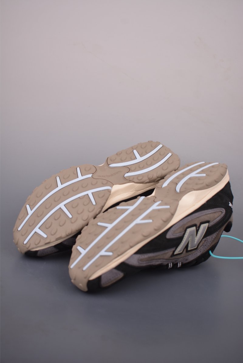 New Balance 204 view